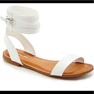 Gianni Bini white leather flat sandals